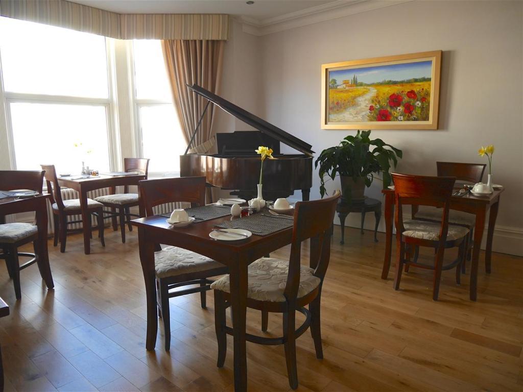 The Redstone Guesthouse แบล็คพูล ภายนอก รูปภาพ