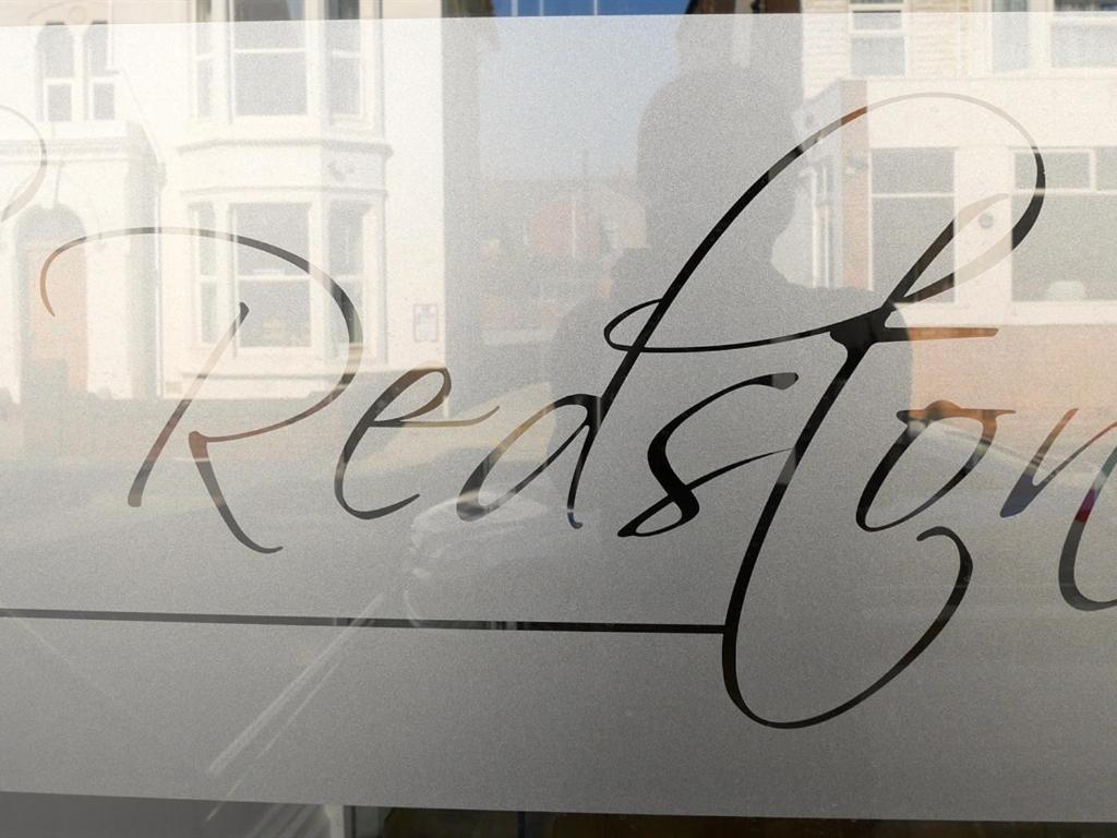 The Redstone Guesthouse แบล็คพูล ภายนอก รูปภาพ